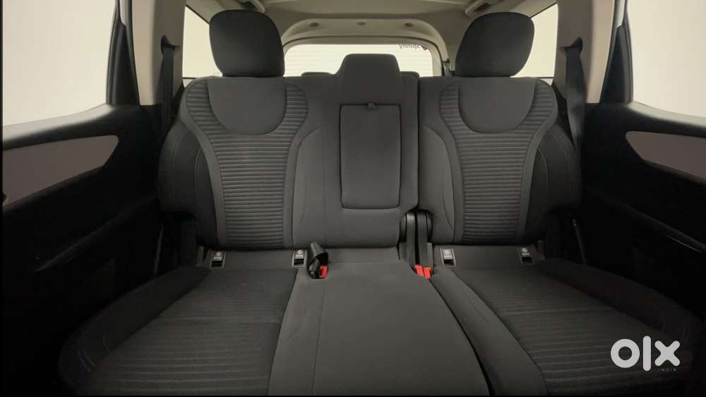 Mahindra Xuv700 2.2 Ax 5 Diesel At 7 Str, 2022, Diesel