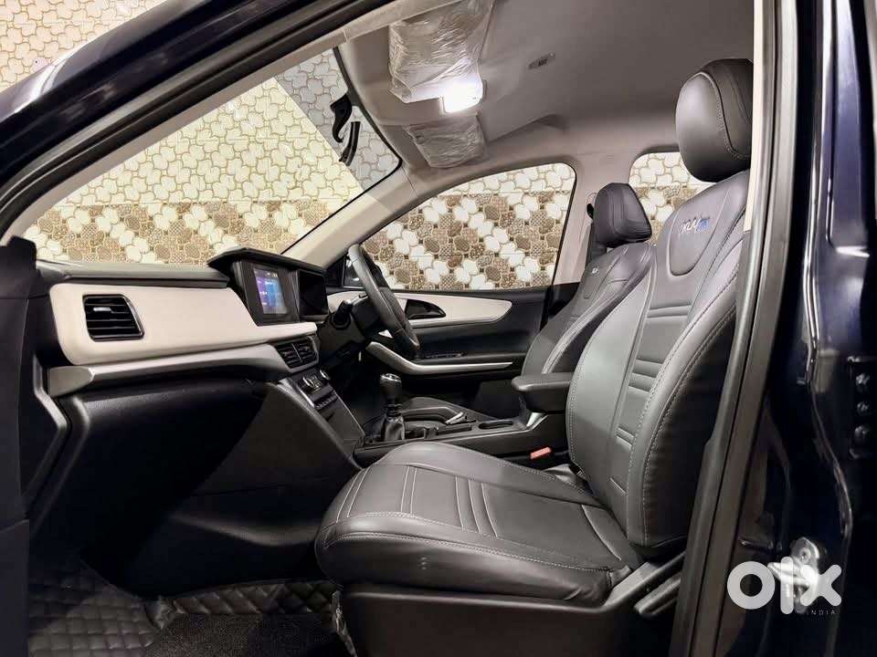 Mahindra Xuv700 2.2 Ax 5 Diesel At 7 Str, 2025, Diesel