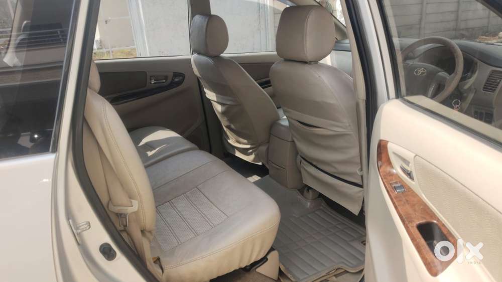 Toyota Innova 2.5 V 8 Str, 2013, Diesel