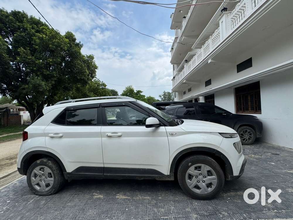 Hyundai Venue 2020 Petrol Well Maintained