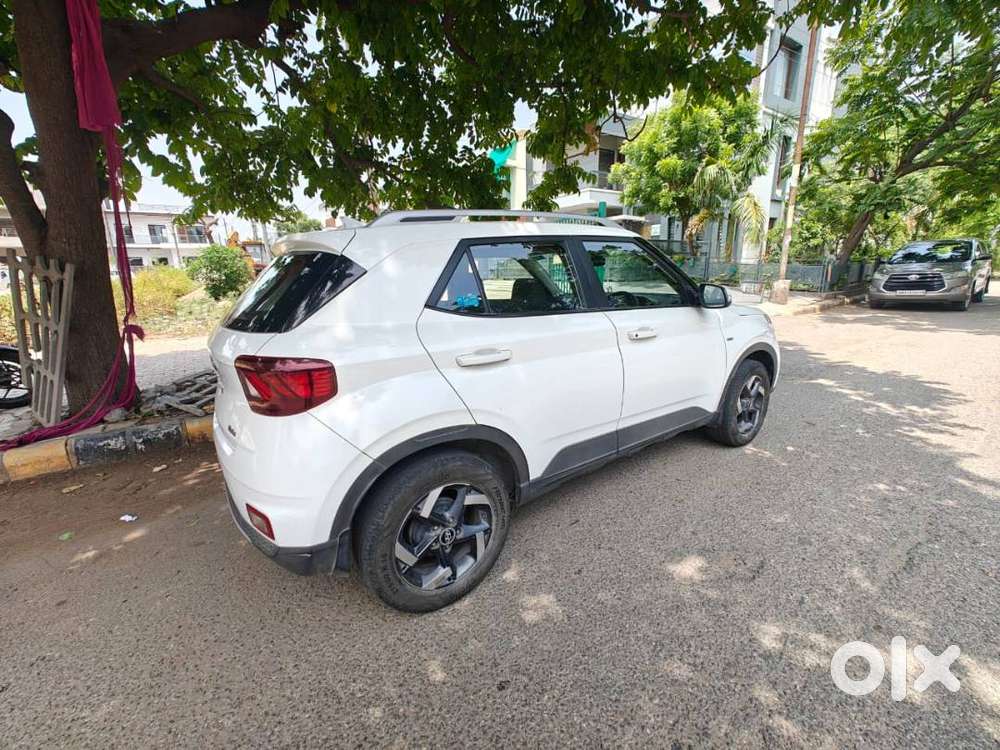 Hyundai Venue 2020 Petrol Well Maintained