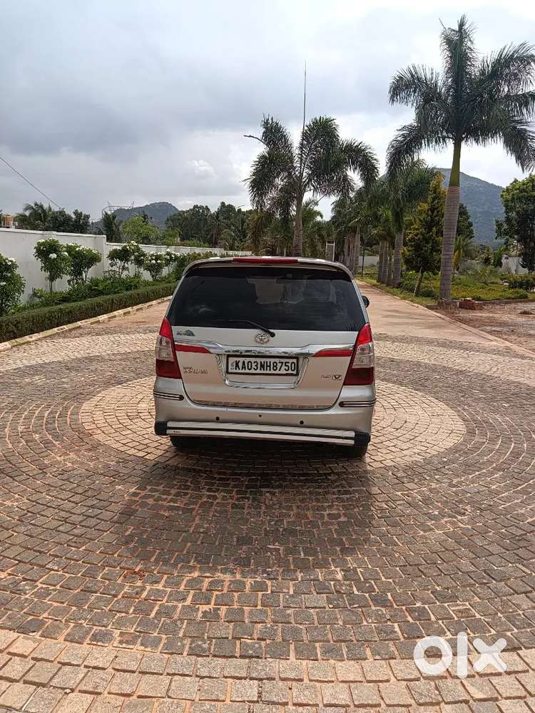 Toyota Innova V  2012 Diesel 194000 Km Driven Showroom History