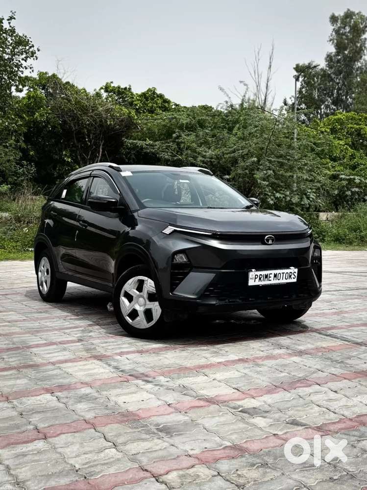 Tata Nexon, 2025, Petrol