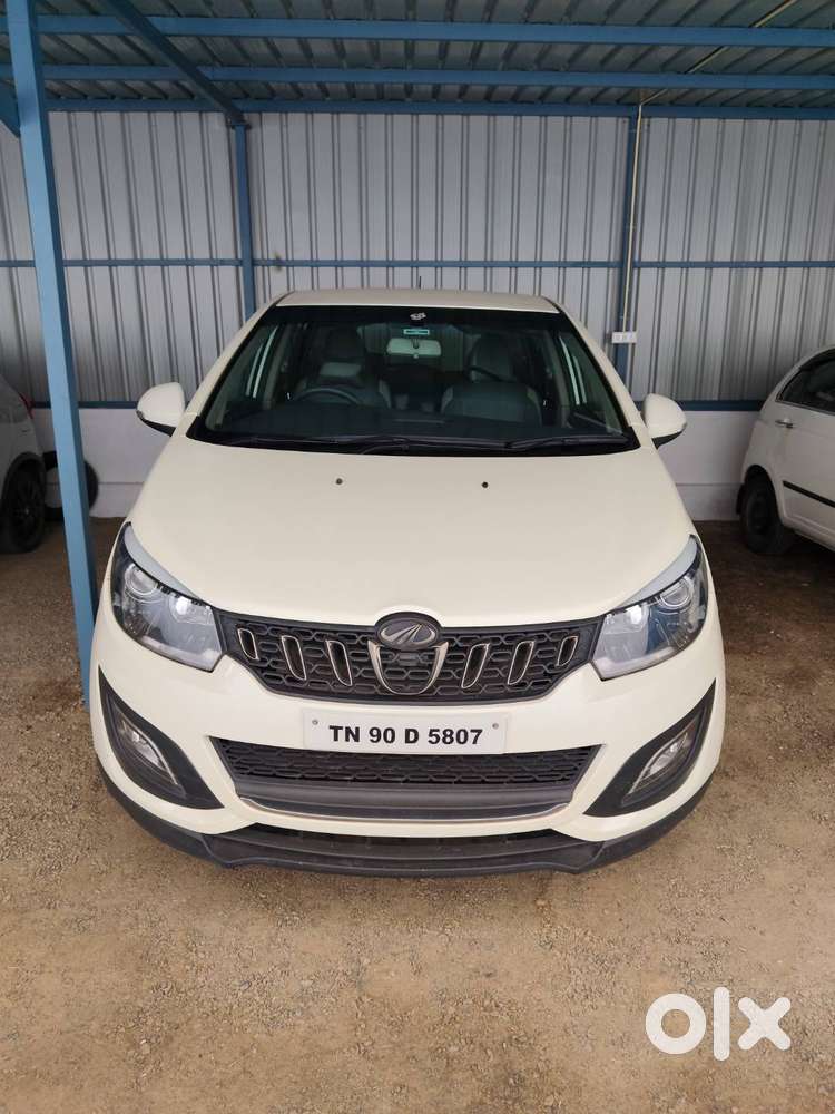 Mahindra Marazzo M6 2019 (pearl White)