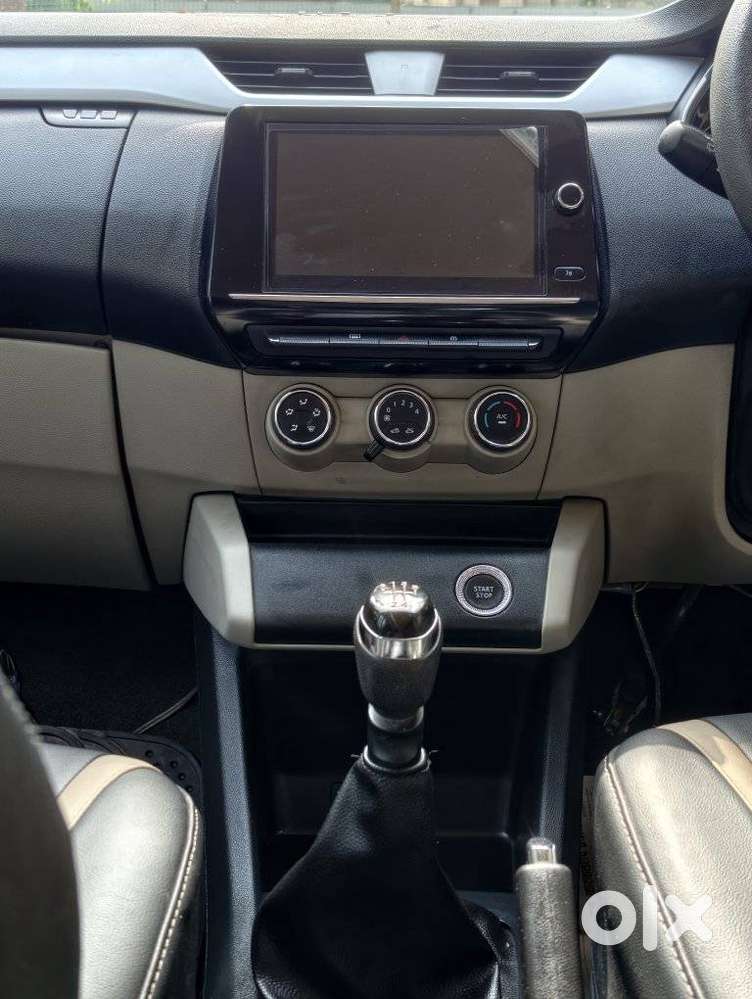 Renault Triber Rxz, 2022, Petrol