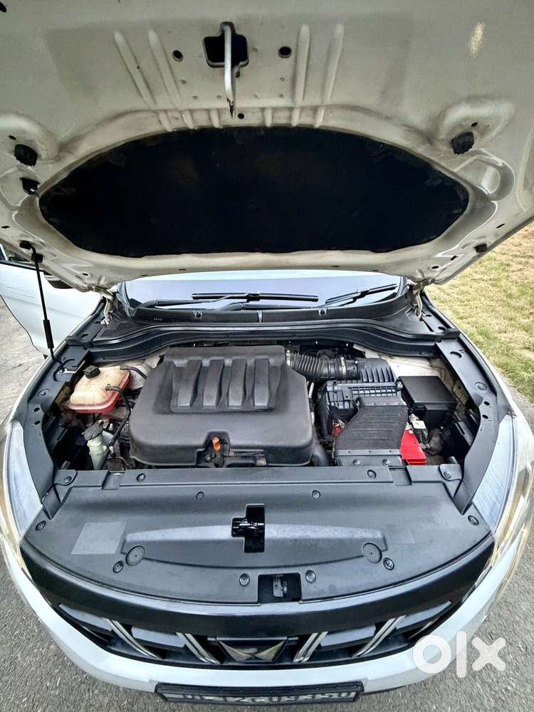 Mahindra Xuv700 2.0 Ax 5 Petrol Mt 7 Str, 2022, Petrol