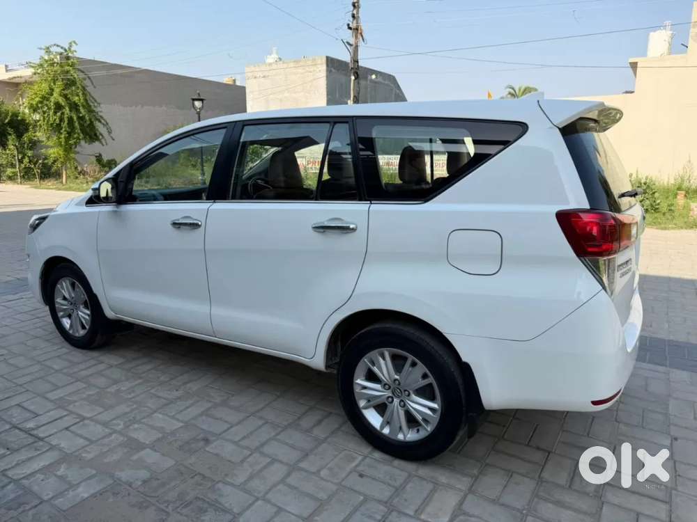 Toyota Innova Crysta 2.8 Zx At 7 Seater, 2016, Diesel