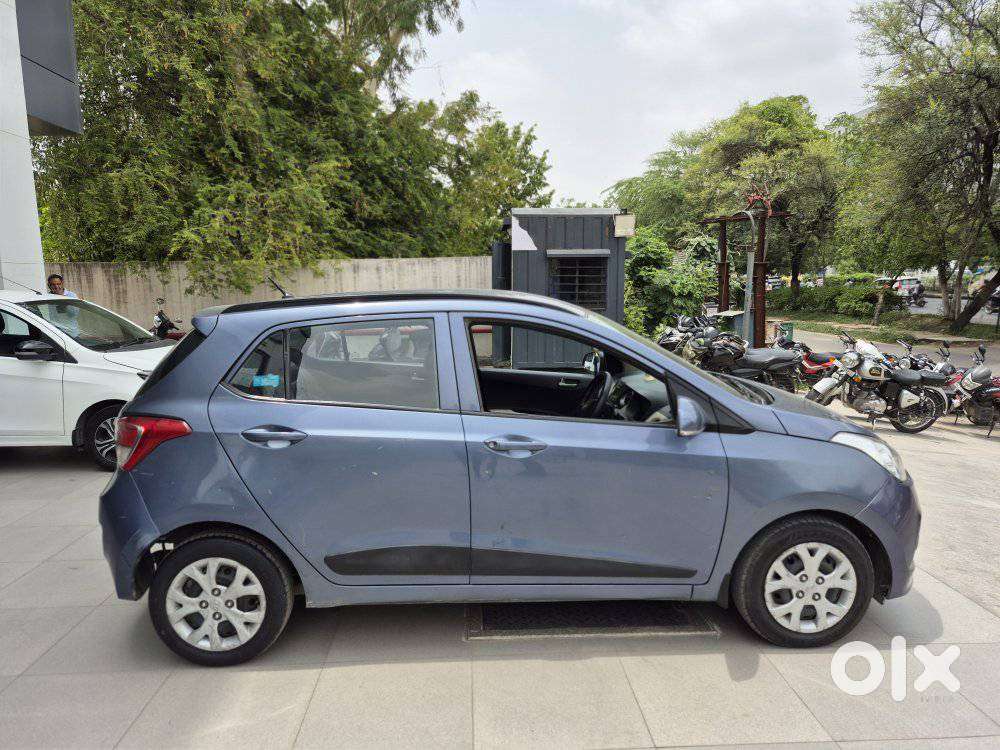 Hyundai Grand I10 Sportz, 2015, Petrol