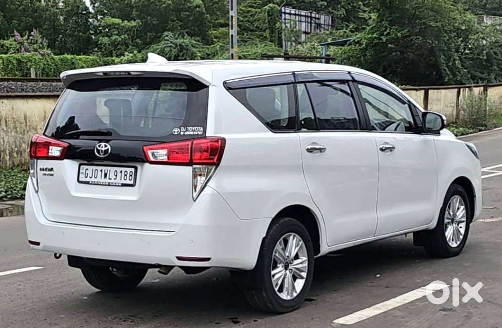Toyota Innova Crysta [2020-ongoing] 2.4 Gx 8 Str, 2023, Diesel