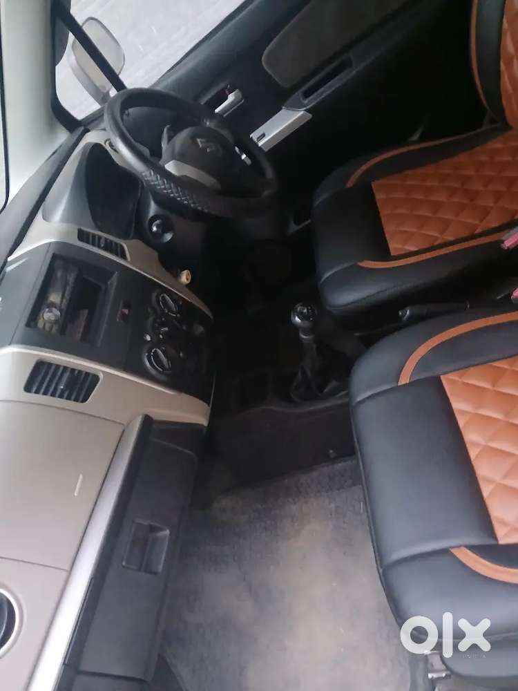 Parking Problm Hain,gaadi Achi Hain .