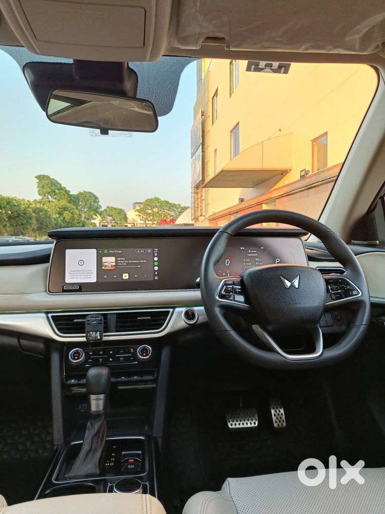Mahindra Xuv700 2.0 Ax 7 Petrol At Luxury Pack Str, 2023, Petrol
