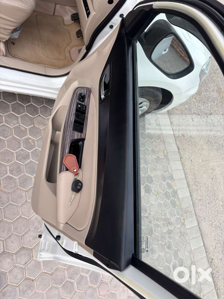 Maruti Suzuki Swift Dzire Vxi(o) Mt, 2023, Petrol