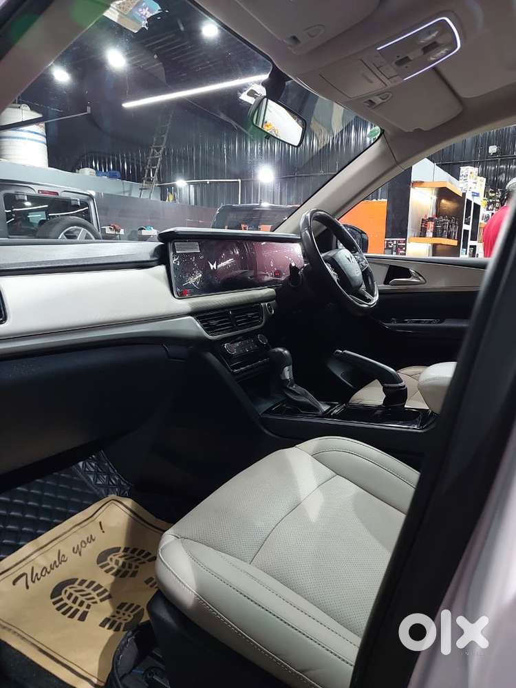 Mahindra Xuv700 2.0 Ax 5 Petrol At Str, 2024, Petrol