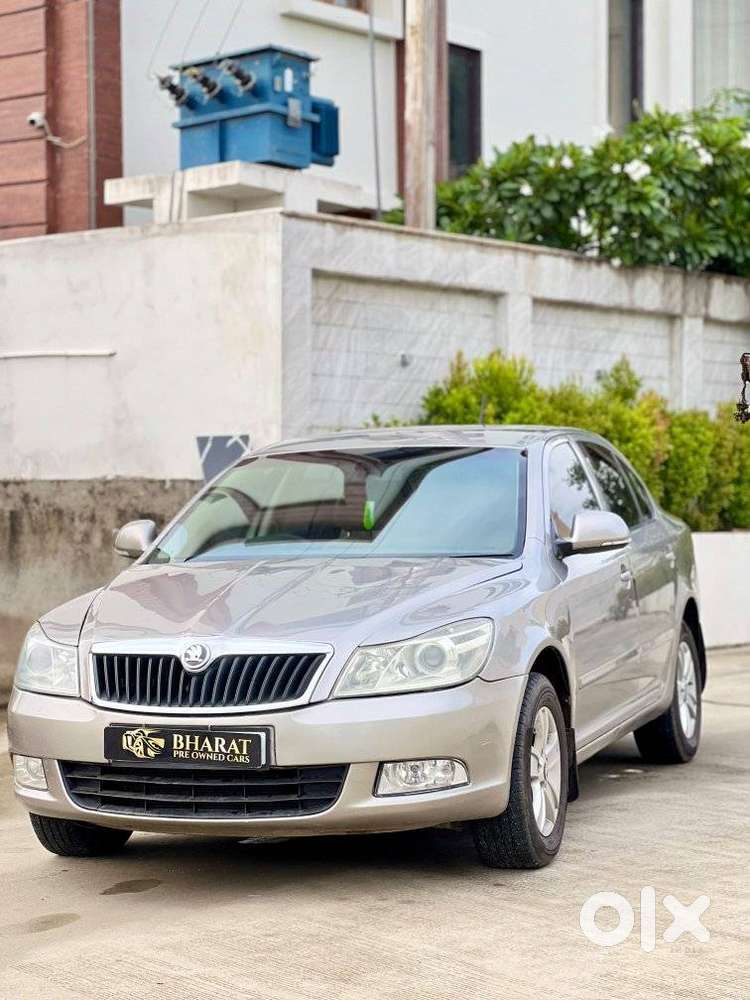 Skoda Laura Ambiente 2.0 Tdi Cr Automatic, 2011, Diesel