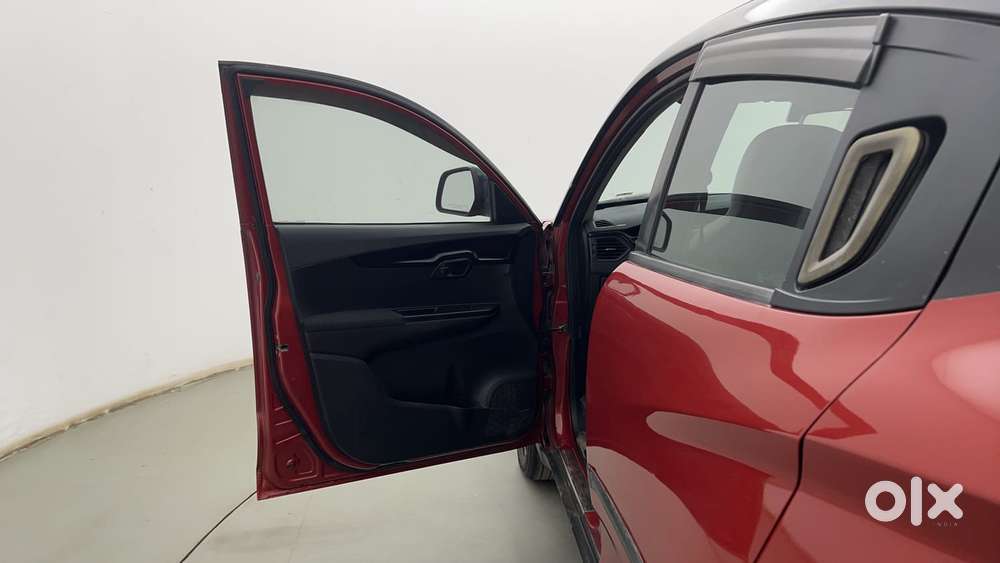 Mahindra Kuv100 Nxt 1.2 K8 Petrol 6 Str Dual Tone, 2017, Petrol