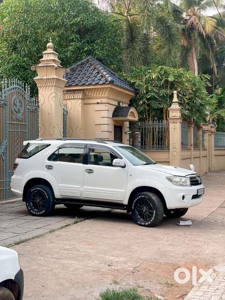 Toyota Fortuner 2011 Diesel 220000 Km Driven