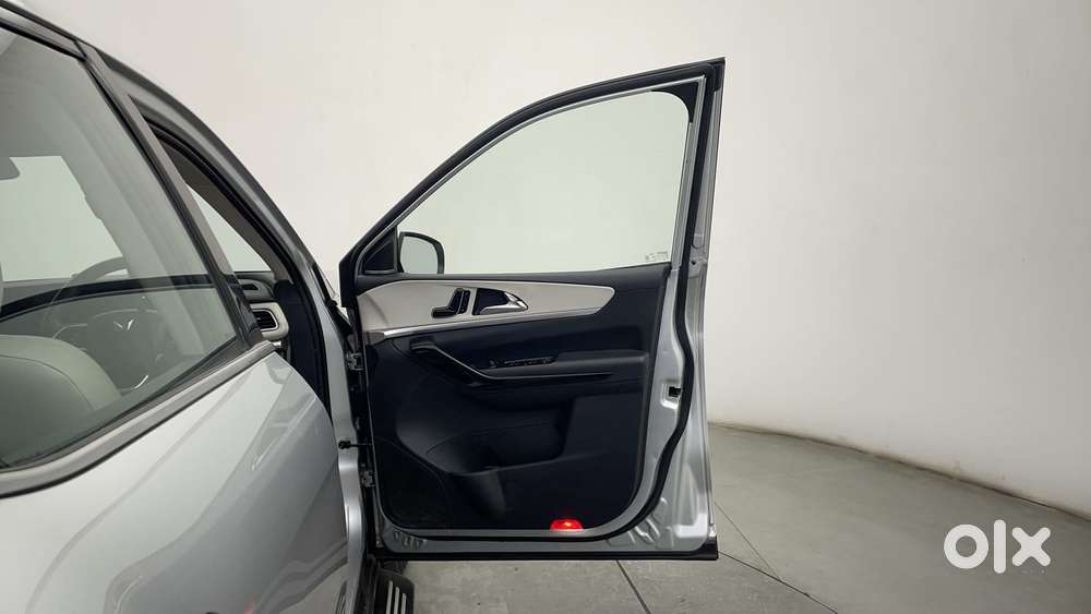 Mahindra Xuv700 2.0 Ax 7 Petrol At Luxury Pack Str, 2022, Petrol