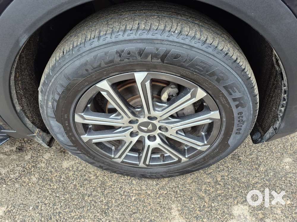 Mahindra Xuv700 2.2 Ax 7 Diesel Mt Luxury Pack Str, 2024