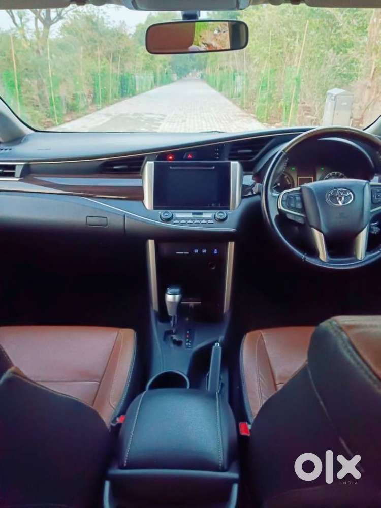 Toyota Innova Crysta 2.8z Automatic, 2016, Diesel