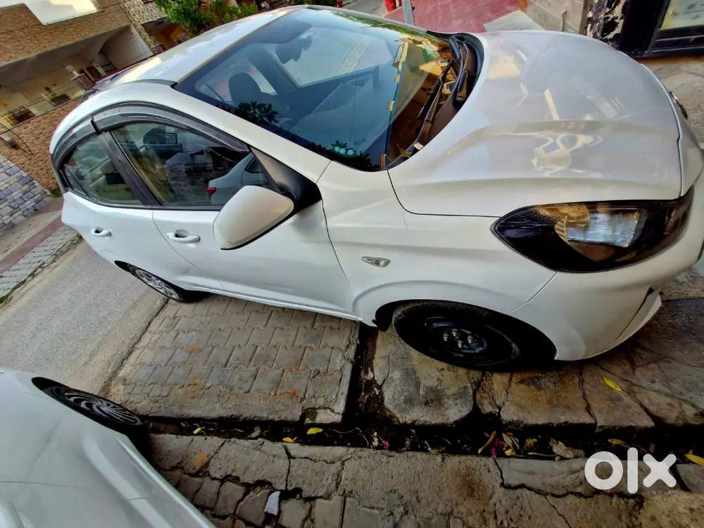 Hyundai Aura 2022 Aura Sx Cng 2022 
1st Owner 
Km 68000
All Original,s