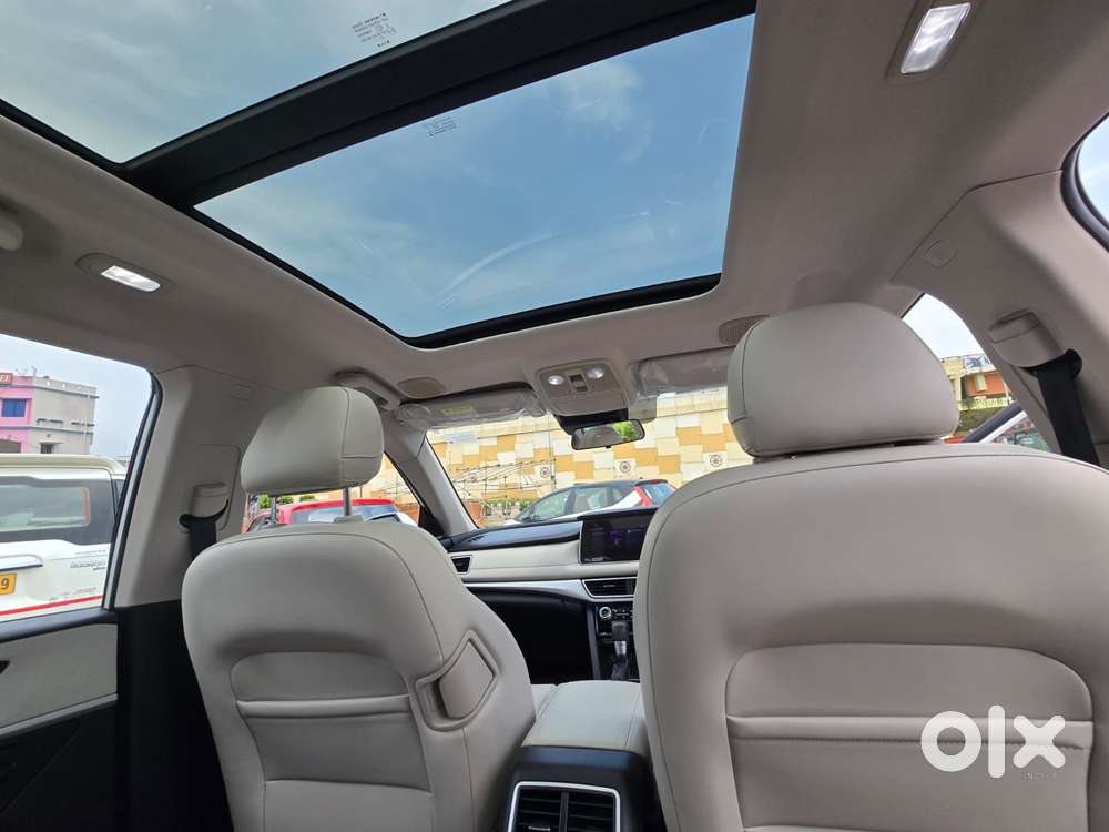 Mahindra Xuv700 2.2 Ax 7 Diesel At Luxury Pack Str Awd, 2023, Diesel