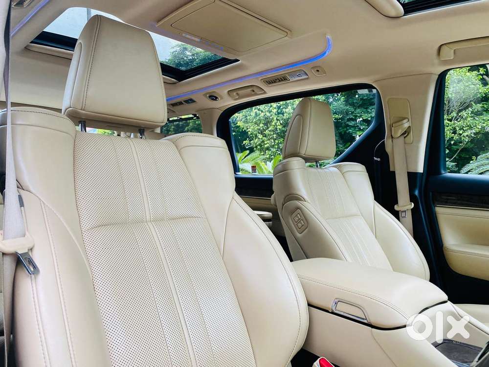 Toyota Vellfire Vip &ndash; Executive Lounge, 2022, Petrol