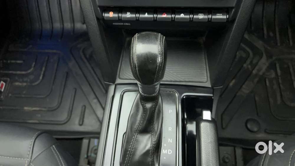 Mahindra Xuv700 2.2 Ax 5 Diesel At Str, 2022, Diesel