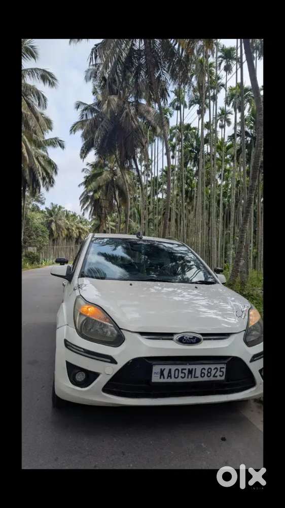 Ford Figo Titanium Blu 2012