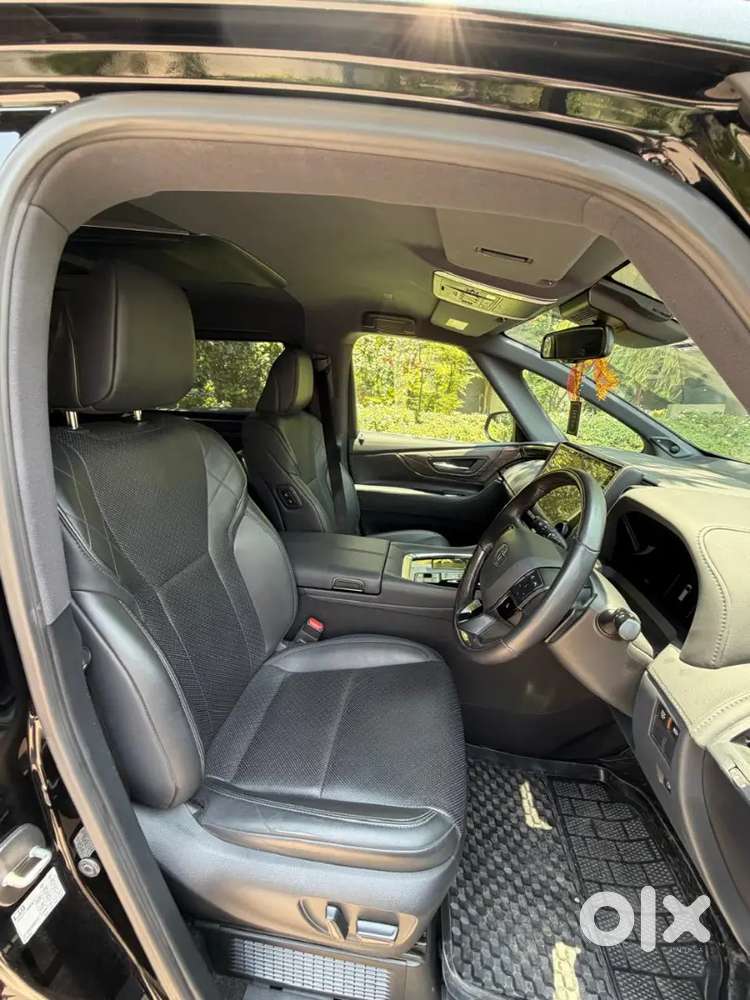 Toyota Vellfire 2024 Executive Lounge Hev Well Maintained