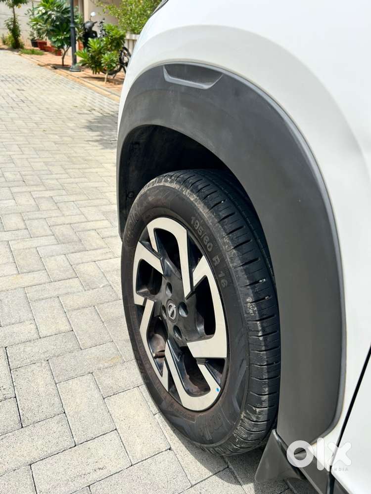 Nissan Magnite Xv Petrol 2021 - Impeccably Maintained