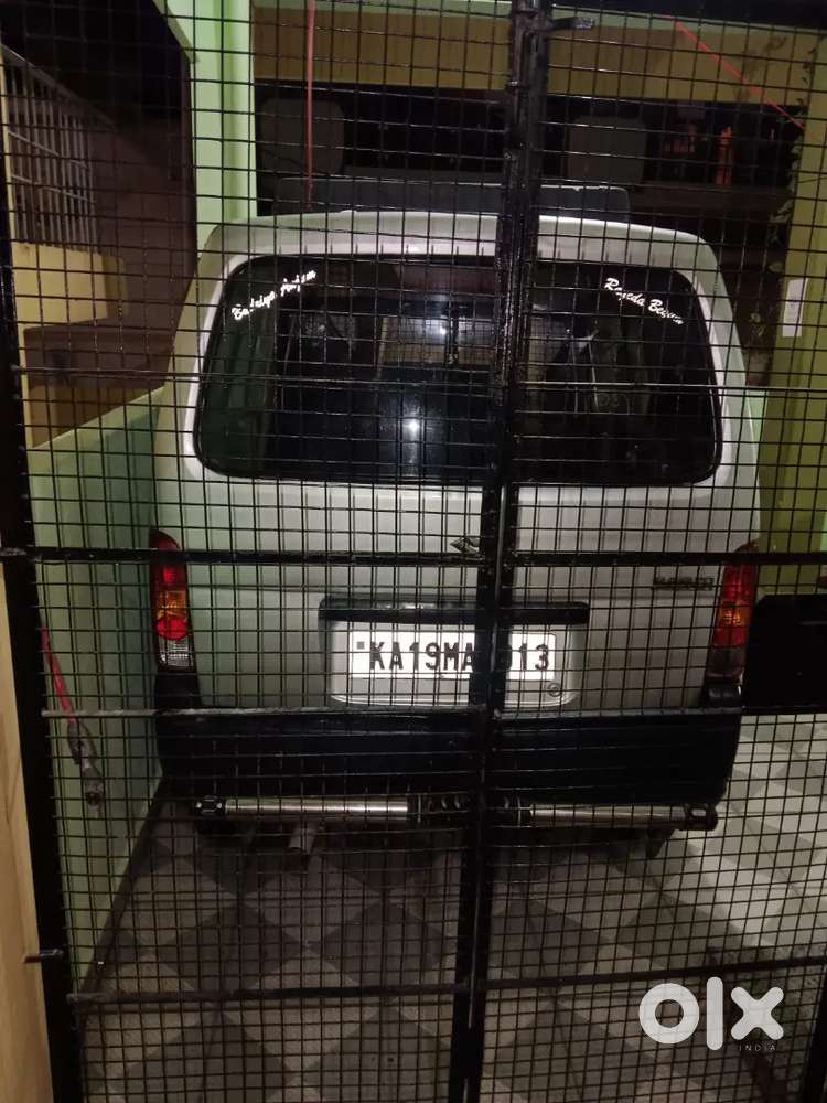 Maruti Suzuki Eeco 5 Str 2010 Petrol