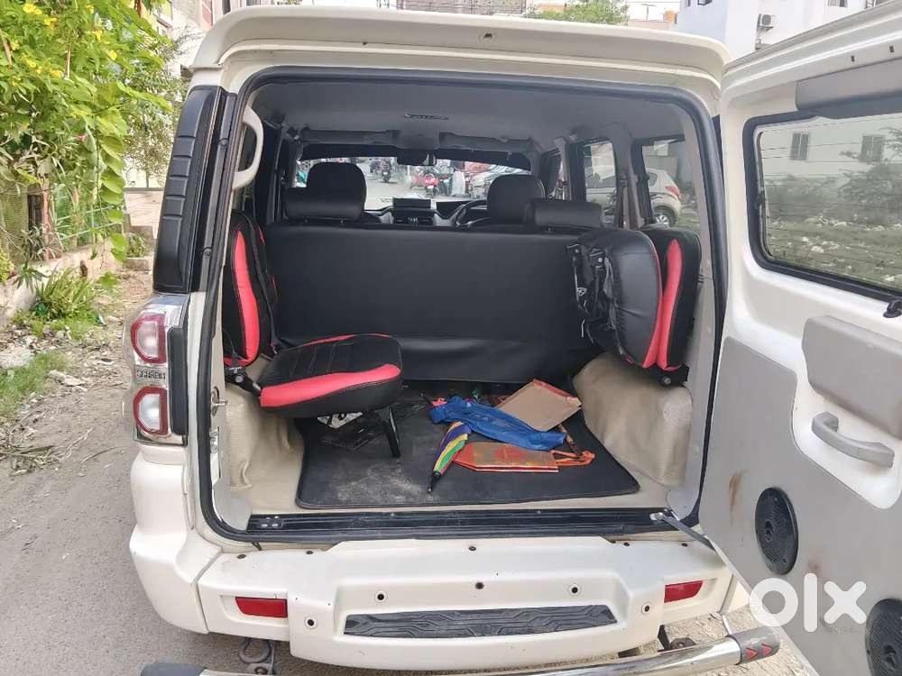 Mahindra Scorpio S10