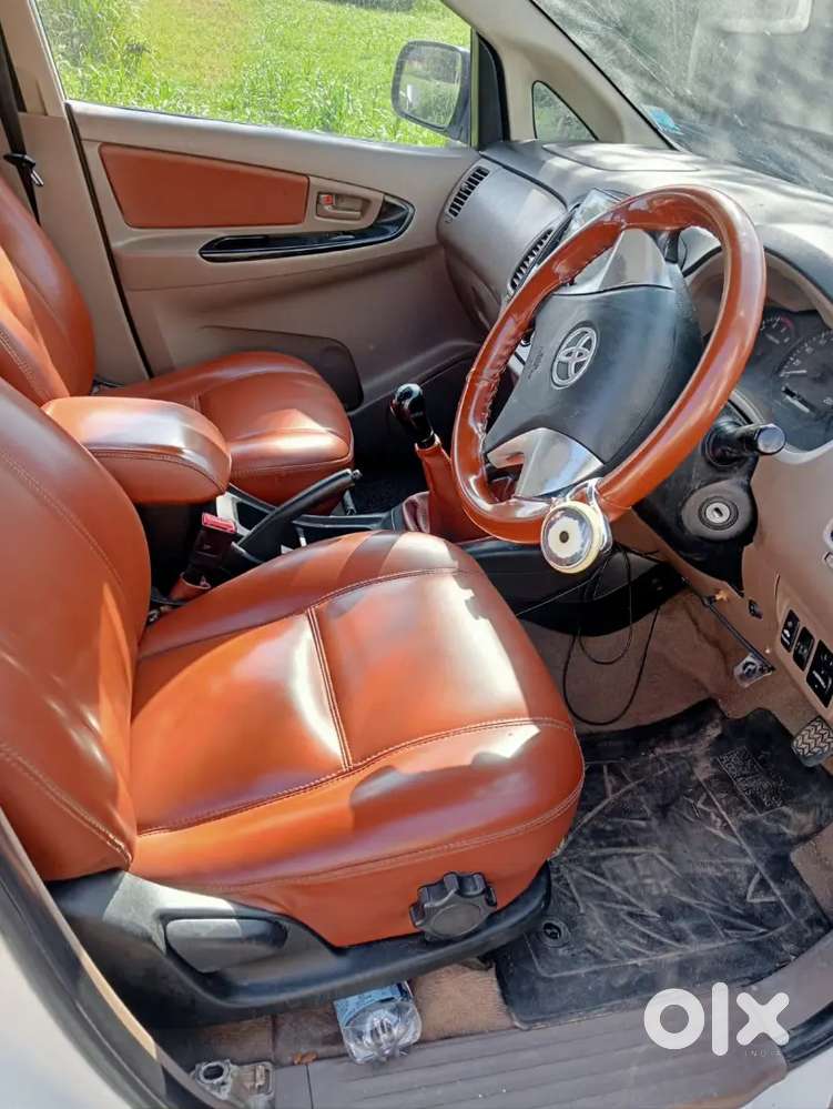 Toyota Innova Diesel 2015 Variant