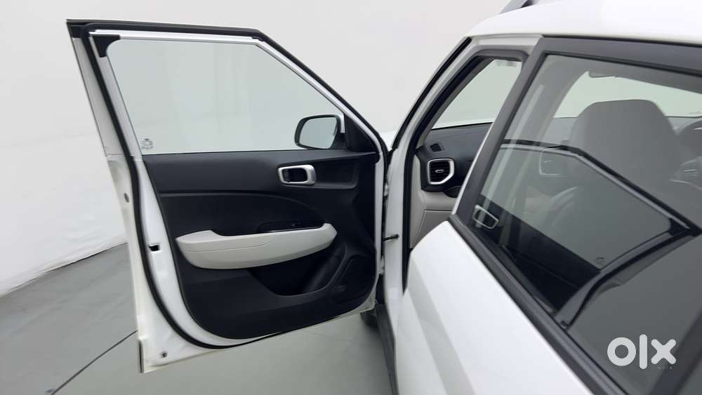 Hyundai Venue 1.2 S (o), 2024, Petrol