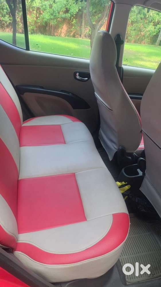 Hyundai I10 Gls 2011  Owner Living Abroad  Very Less Km Driven