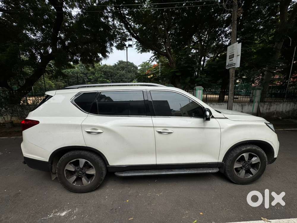 Mahindra Alturas G4