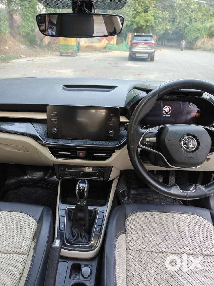 Skoda Slavia Style 1.0l Tsi At, 2022, Petrol