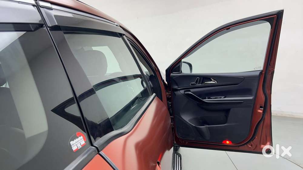 Mahindra Xuv700 2.0 Ax 7 Petrol At Luxury Pack Str, 2024, Petrol