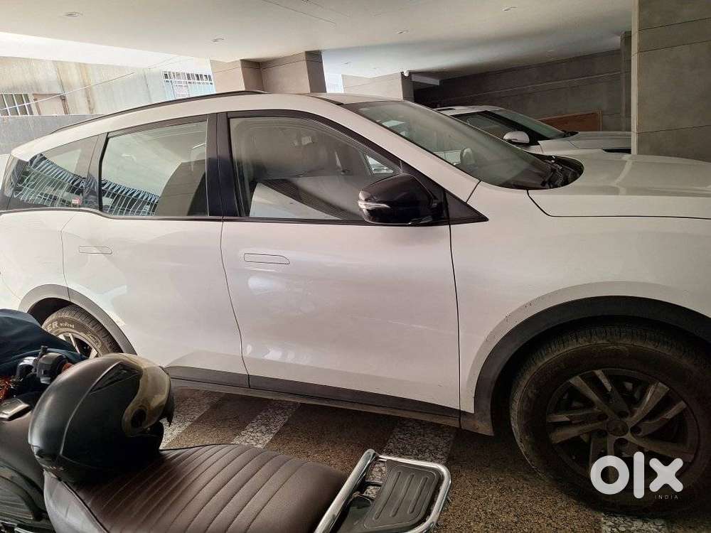 Mahindra Xuv700 2.0 Ax 5 Petrol At Str, 2021, Petrol