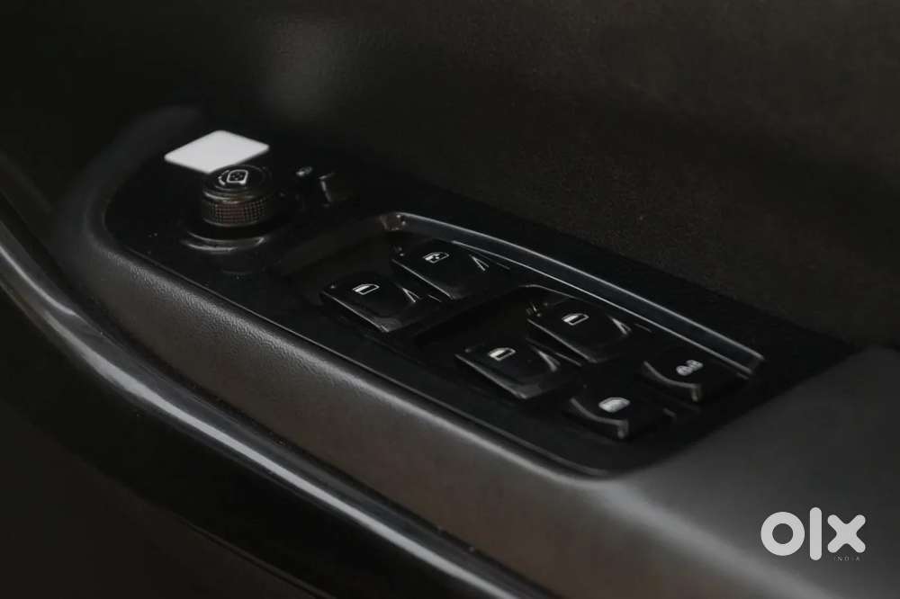 Mahindra Xuv700 2.0 Ax 7 Petrol At Luxury Pack Str, 2024, Petrol