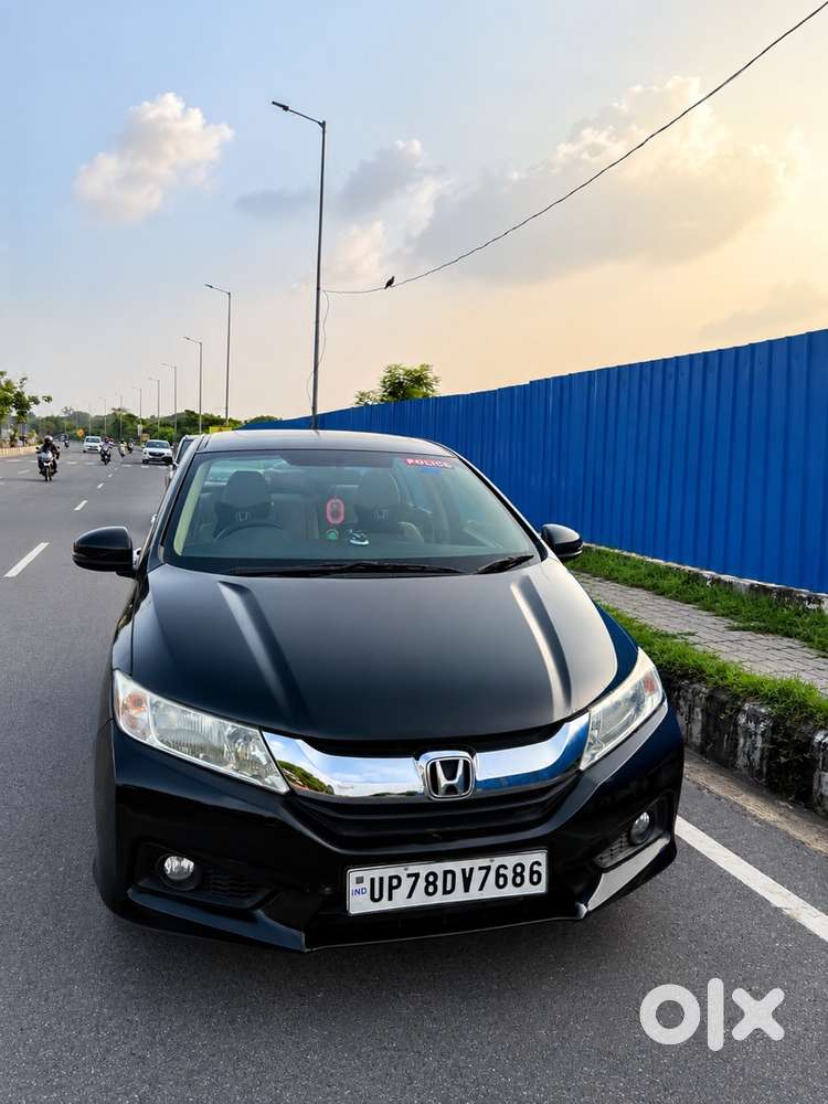 Honda City Zx (o)2015 With Sunroof Push Start Button Allowy Wheels
