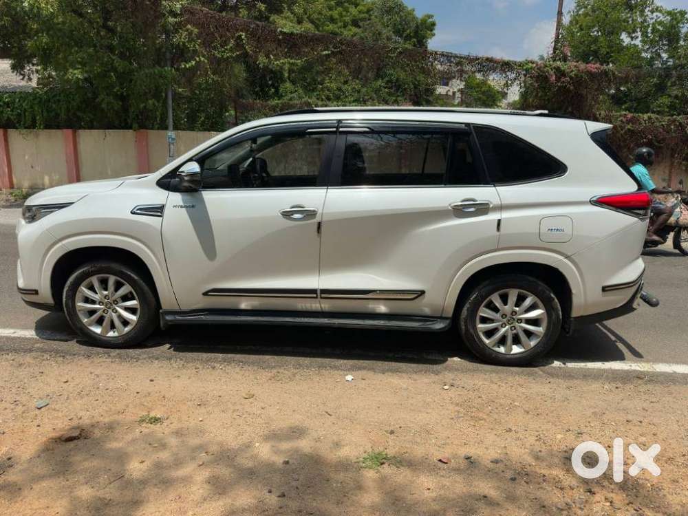 Toyota Innova Hycross 2.0 Vx (o) Hybrid 7 Str, 2024, Petrol