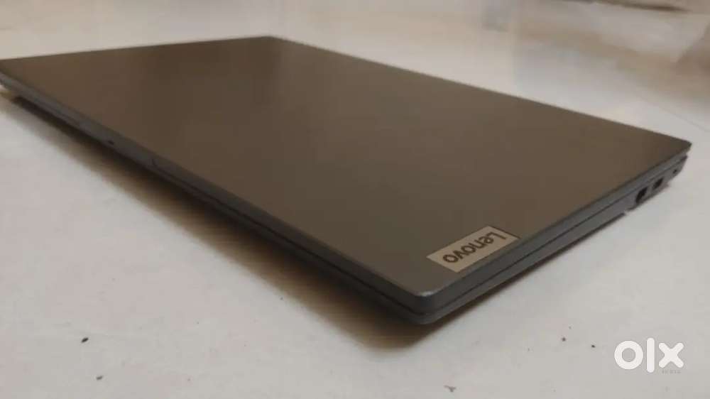 Slim lenovo i3 12th gen v5 82tt