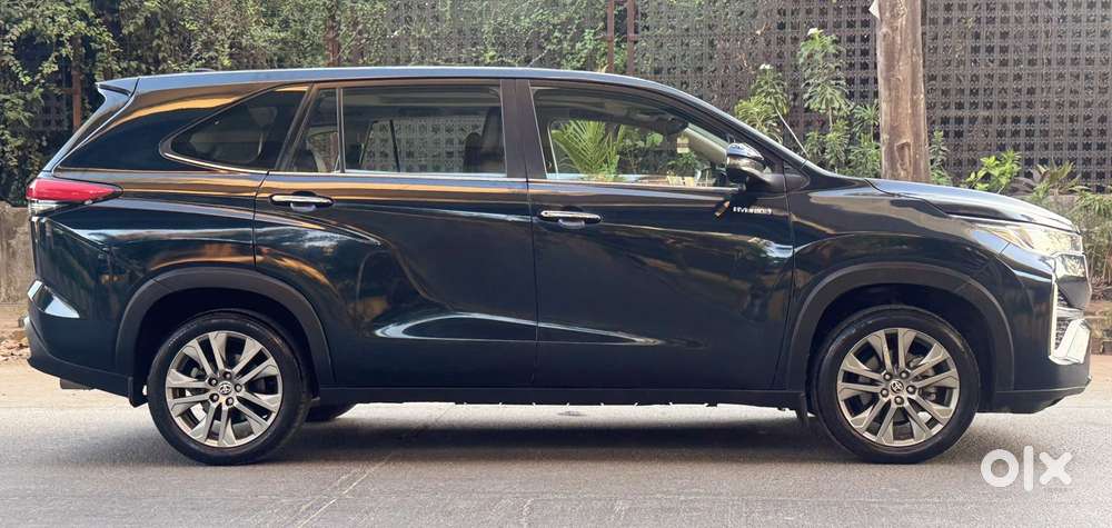 Toyota Innova Hycross 2.0 Zx (o) Hybrid 7 Str, 2025, Petrol