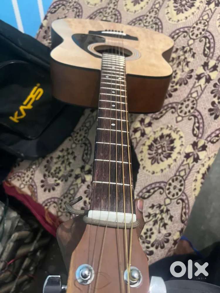 Guitar yahama f280