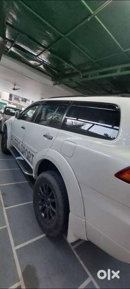 Mitsubishi Pajero Sport 4x4 Dual Tone, 2013, Diesel