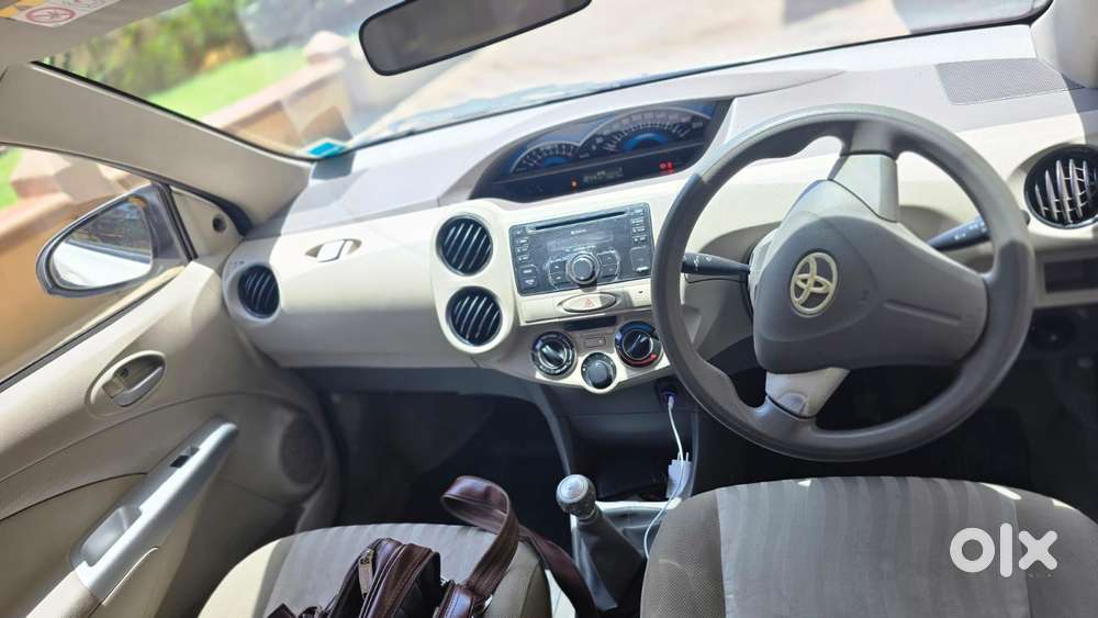 Toyota Etios V, 2015, Petrol