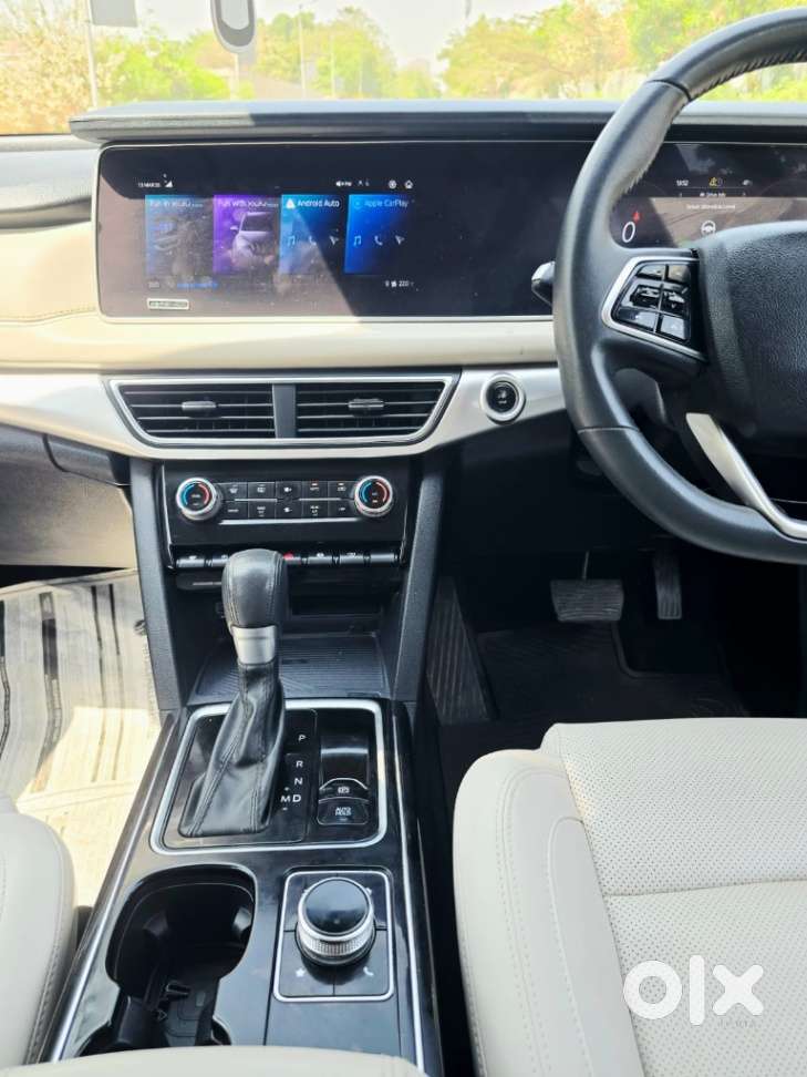 Mahindra Xuv700 2.0 Ax 7 Petrol At Luxury Pack Str, 2024, Petrol