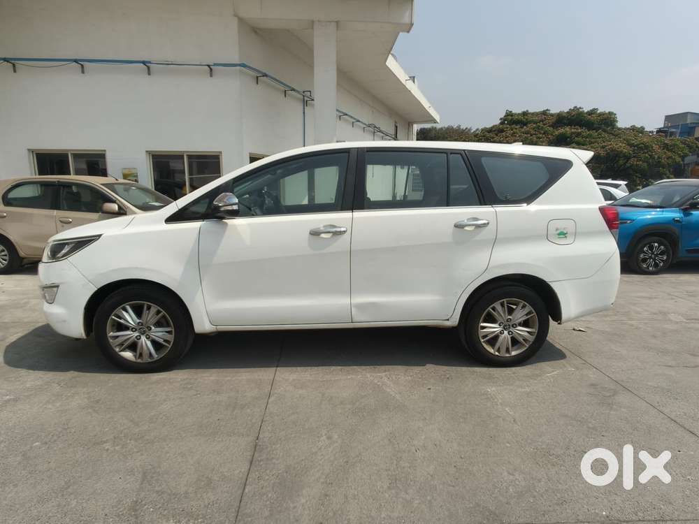 Toyota Innova Crysta 2.8z Automatic, 2016