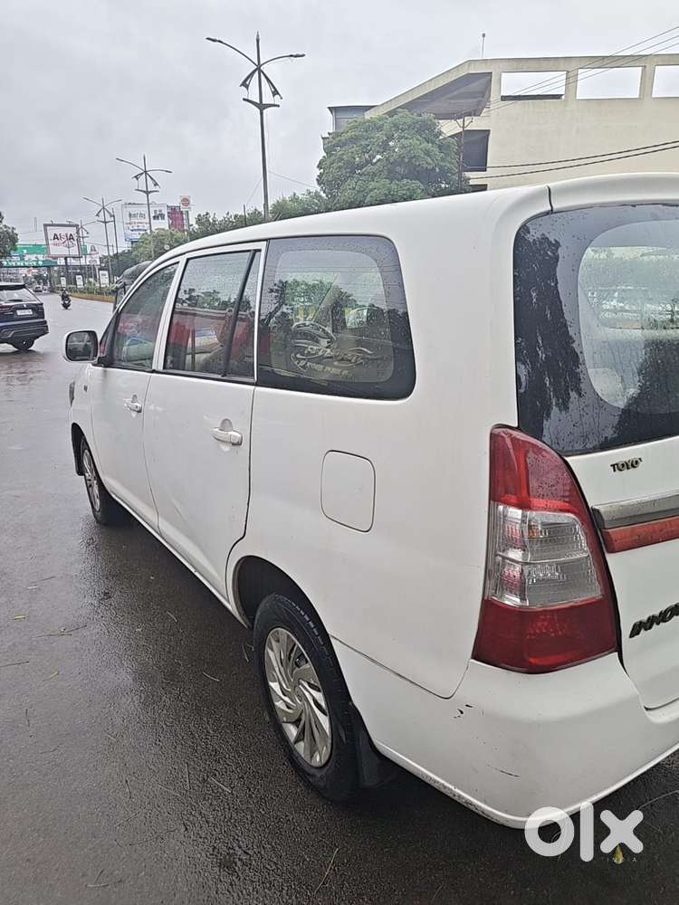 Toyota Innova 2.5 V Diesel 8-seater, 2006, Diesel